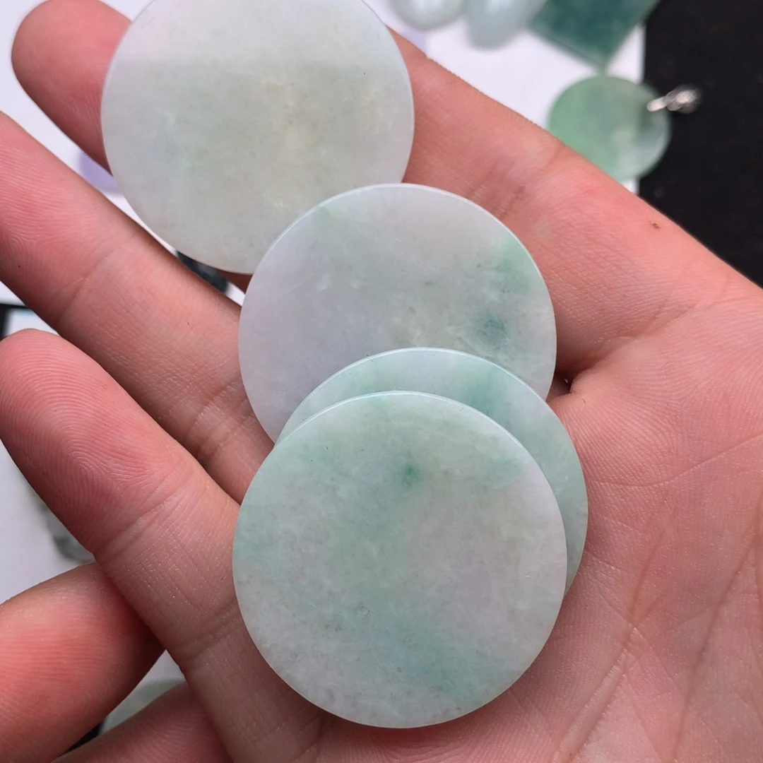 翡翠颈饰未镶嵌千**长