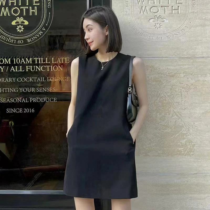 黑色新款连衣裙女高级感2025夏季新口袋背心裙显瘦直筒小黑裙短款