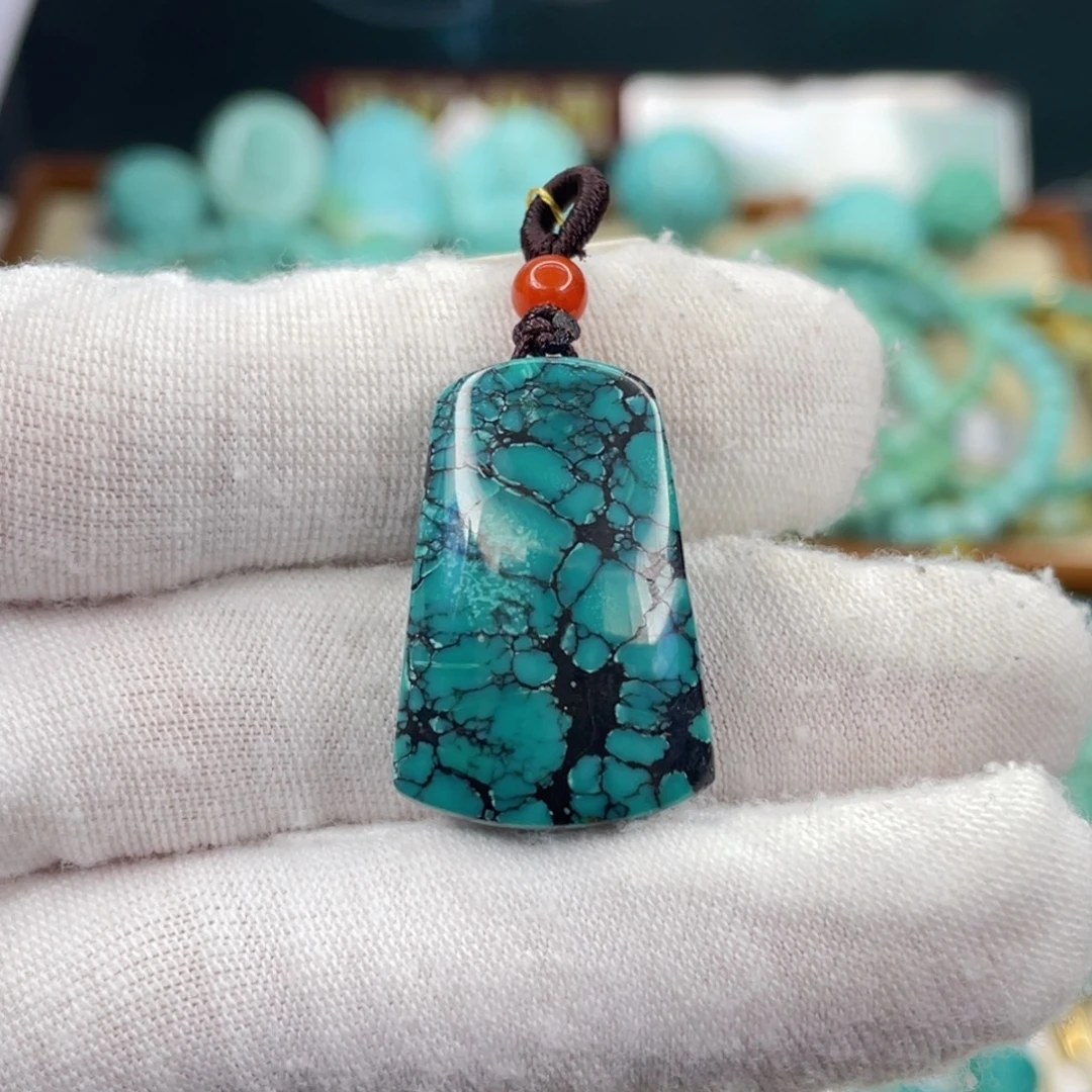 绿松石未镶嵌颈饰