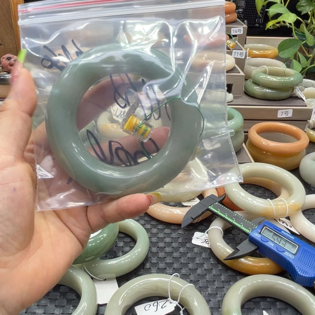 h***也石英质玉手镯未镶嵌