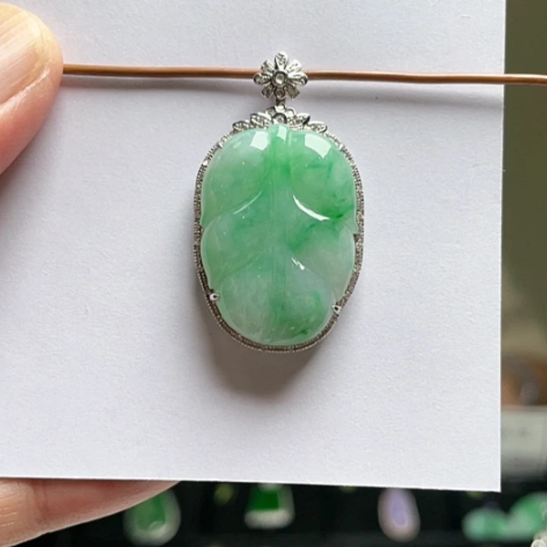 【闪购商品】吊坠(不含链)18K金镶嵌翡翠