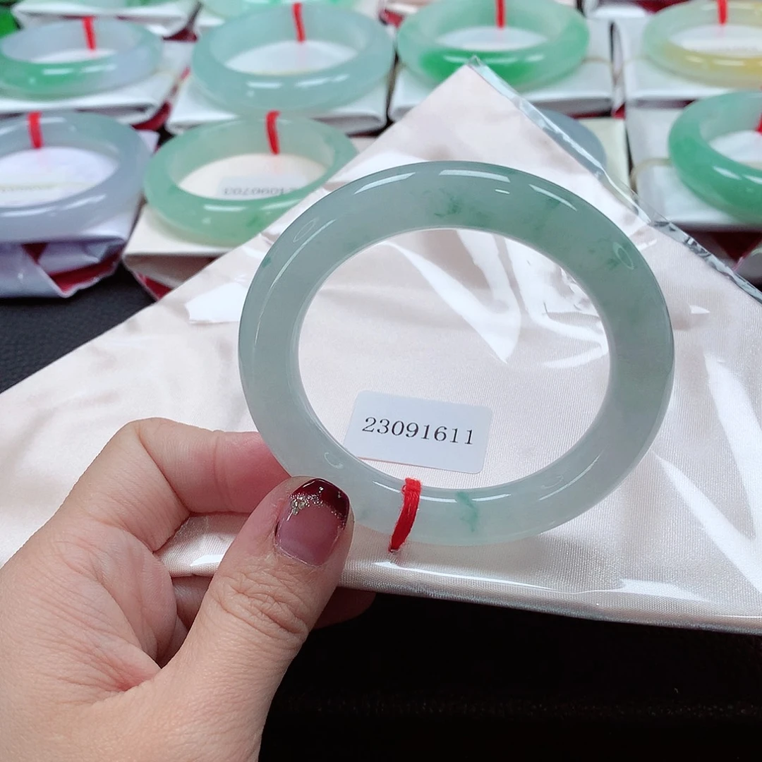 翡翠手镯（圆镯）未镶嵌