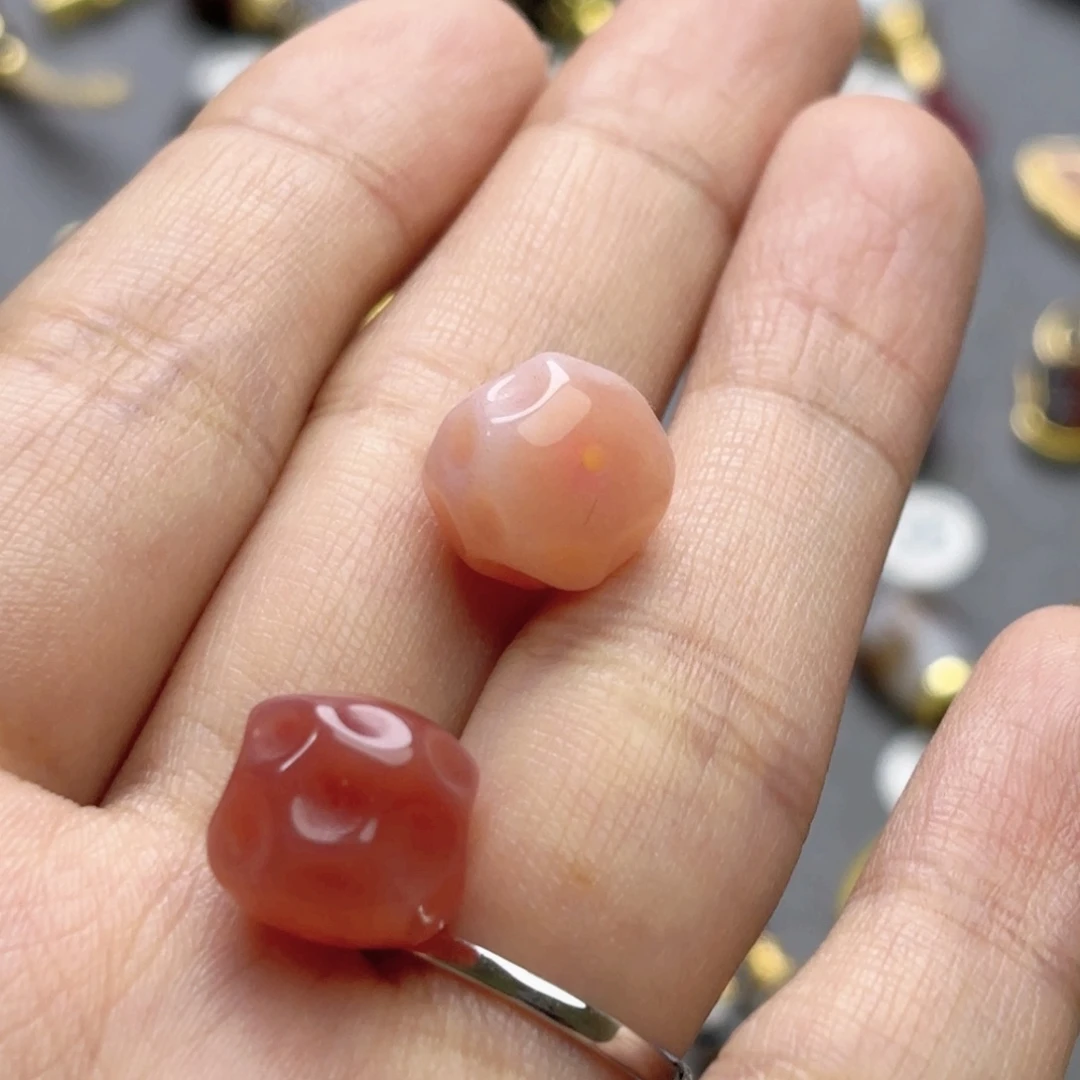 南***香玛瑙/玉髓未镶嵌文玩配饰