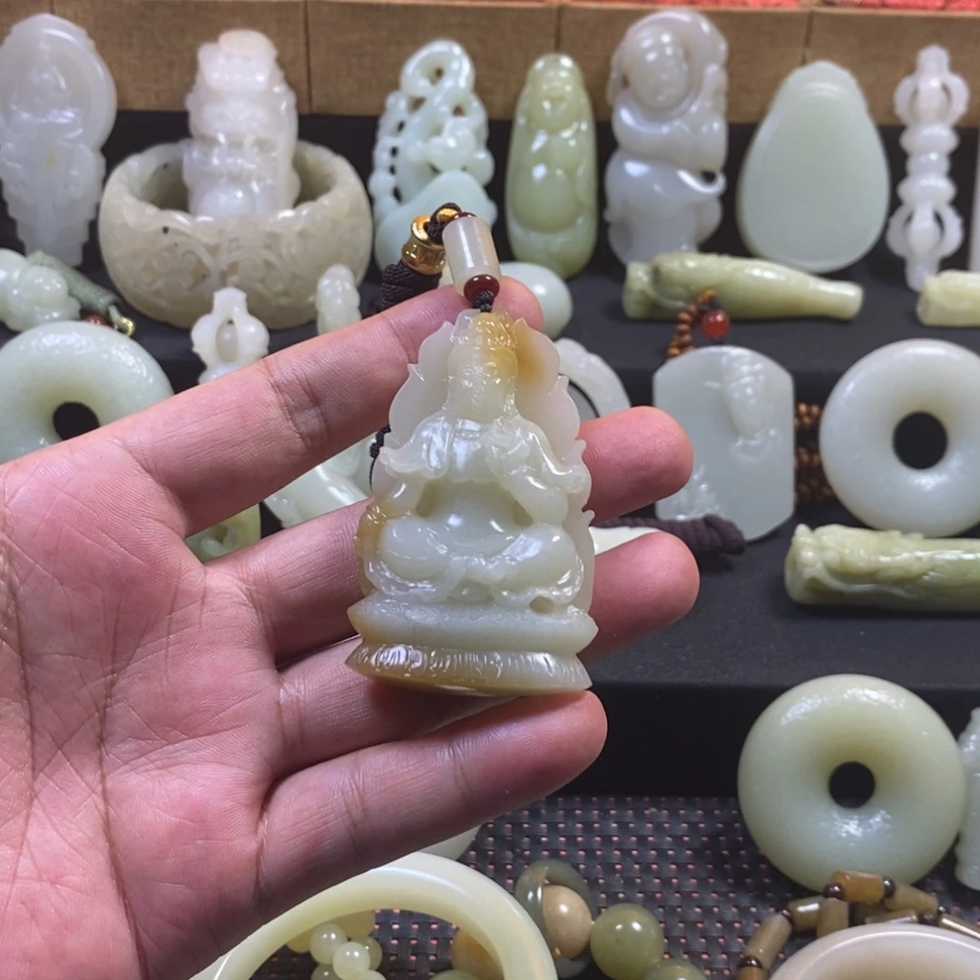 洋***呀未镶嵌和田玉挂件