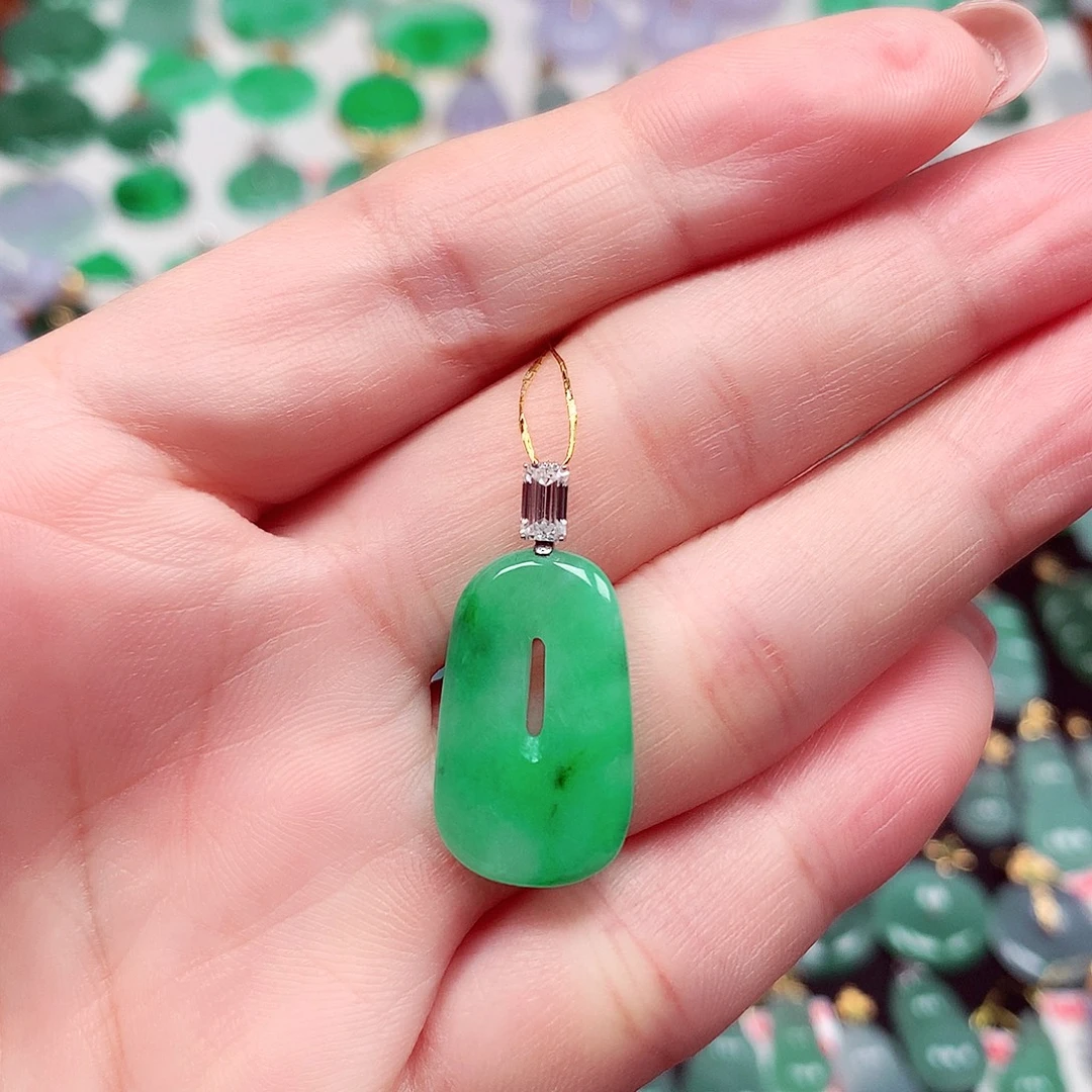 翡翠18K金镶嵌颈饰