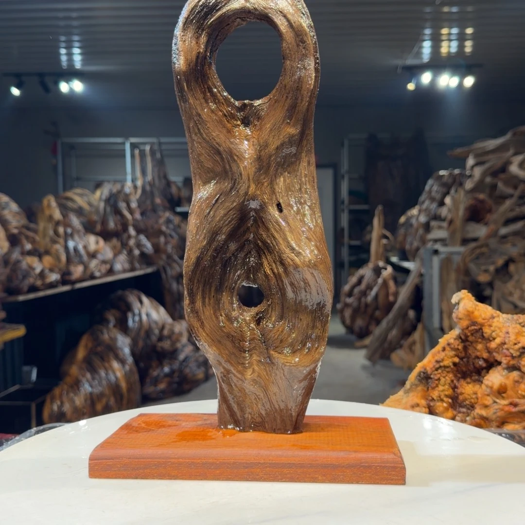 涛***记木王一刀琥珀木摆件64