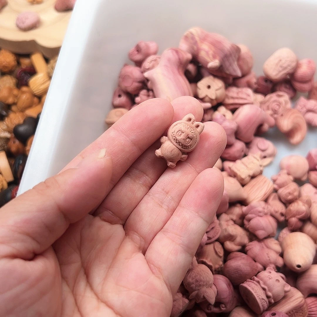 G****.木头雕刻的艺术作品