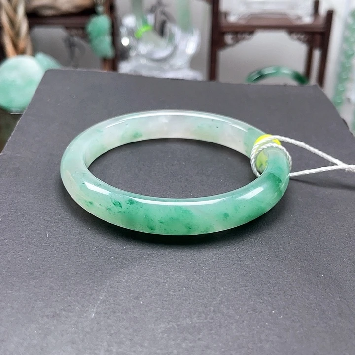 未镶嵌手镯石英质玉