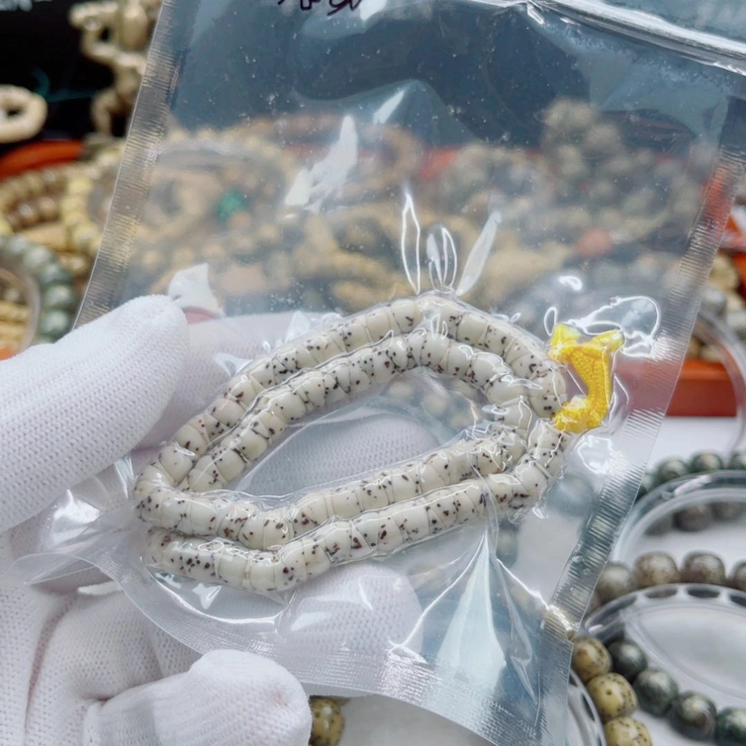 星月菩提手串石玉骨瓷白卡6厚切大肠同枝果精抛手持