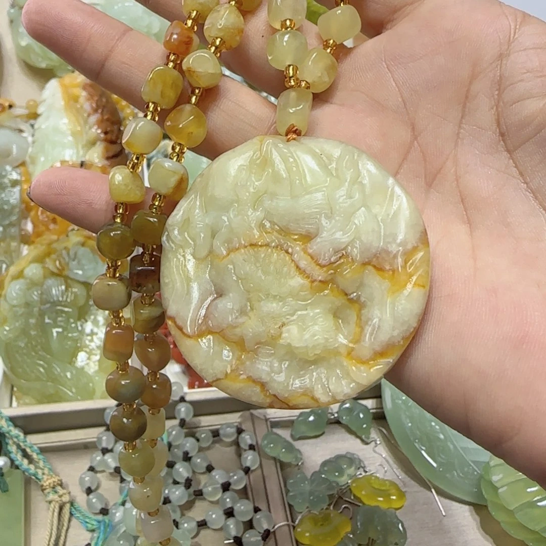 未镶嵌蛇纹石玉吊坠