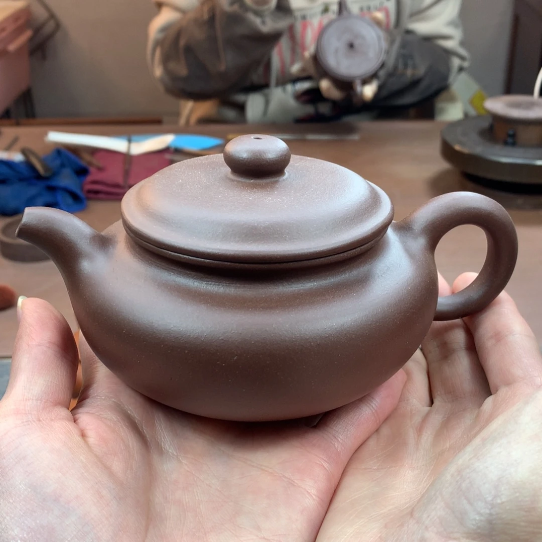 紫砂茶壶仿古 紫泥 330cc 周宜君（网孔）
