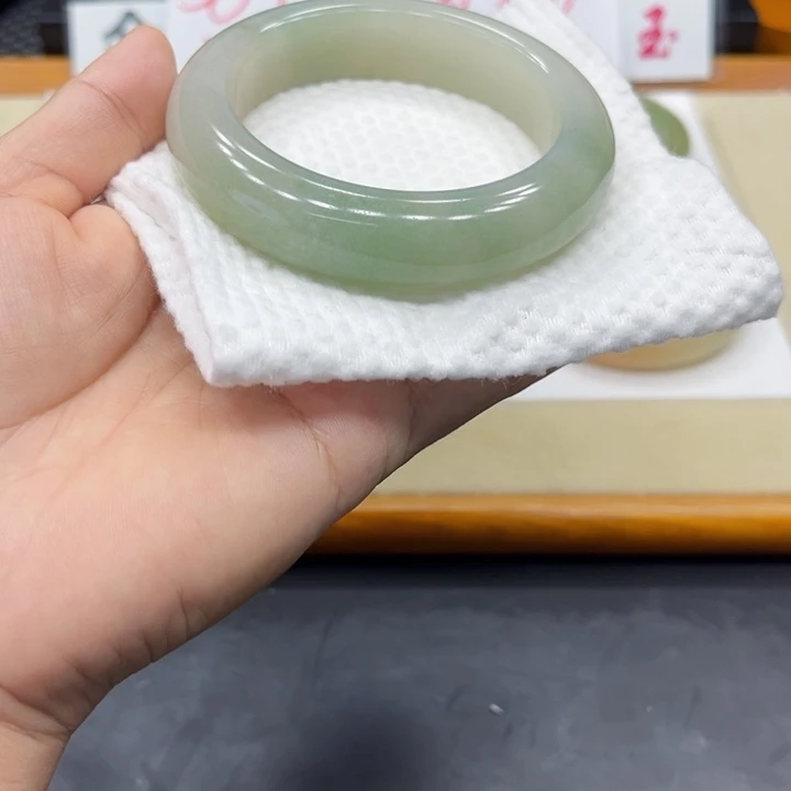 未镶嵌手镯石英质玉一***~