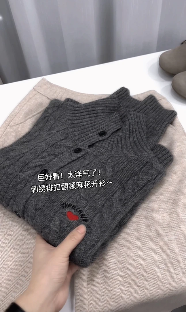 小朵家 巨好看！刺绣排扣翻领麻花开衫