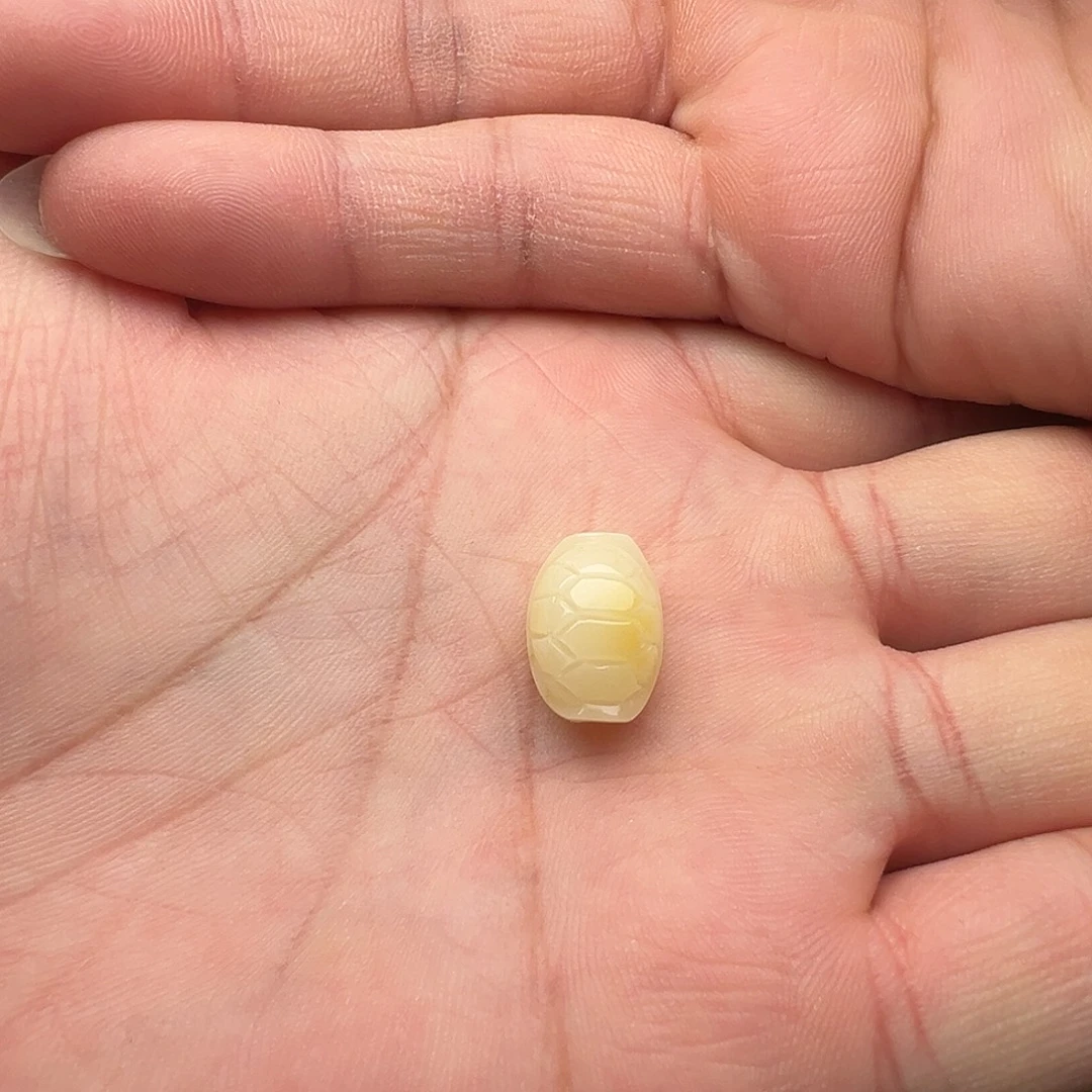 蜜蜡未镶嵌颈饰富甲天下