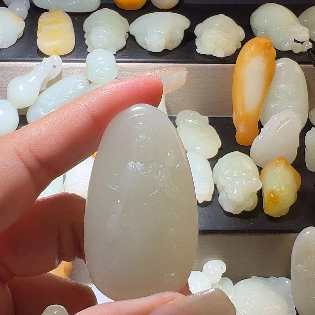 假***水和田玉未镶嵌颈饰