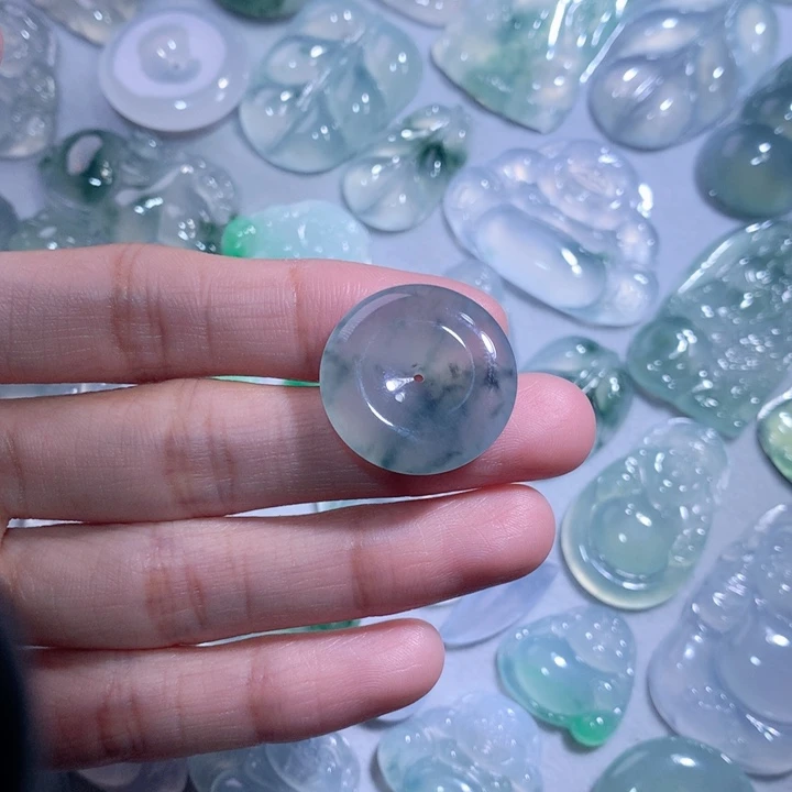 翡翠颈饰未镶嵌扣