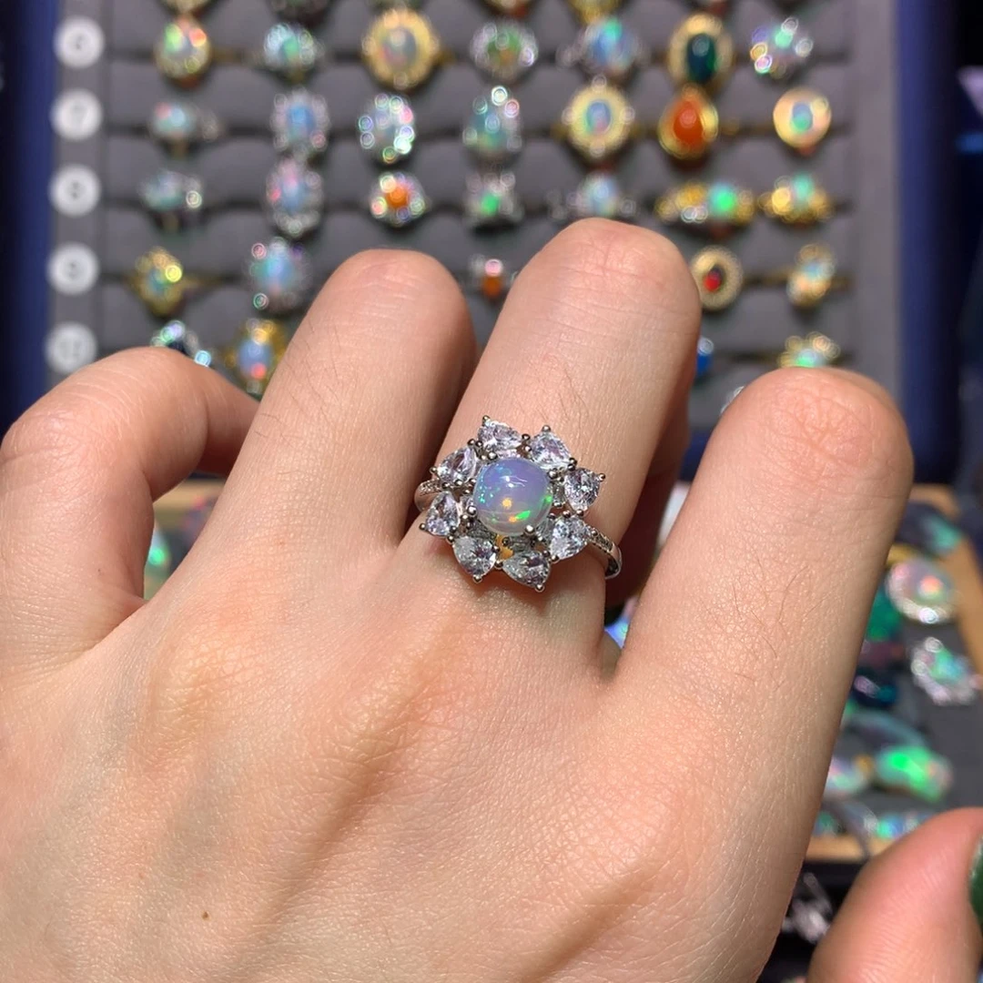 银S925镶嵌欧泊戒指款式甜***脆