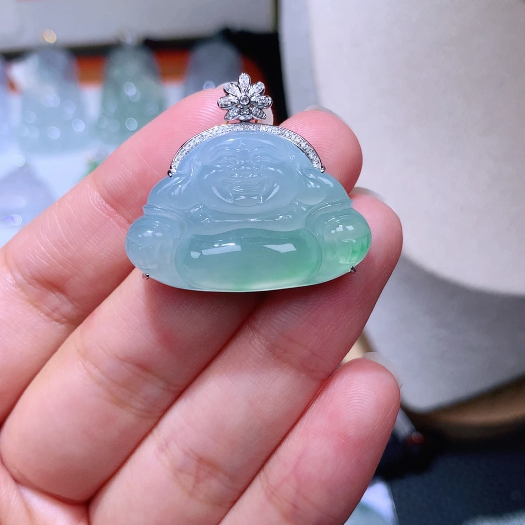 颈饰18K金镶嵌翡翠佛公