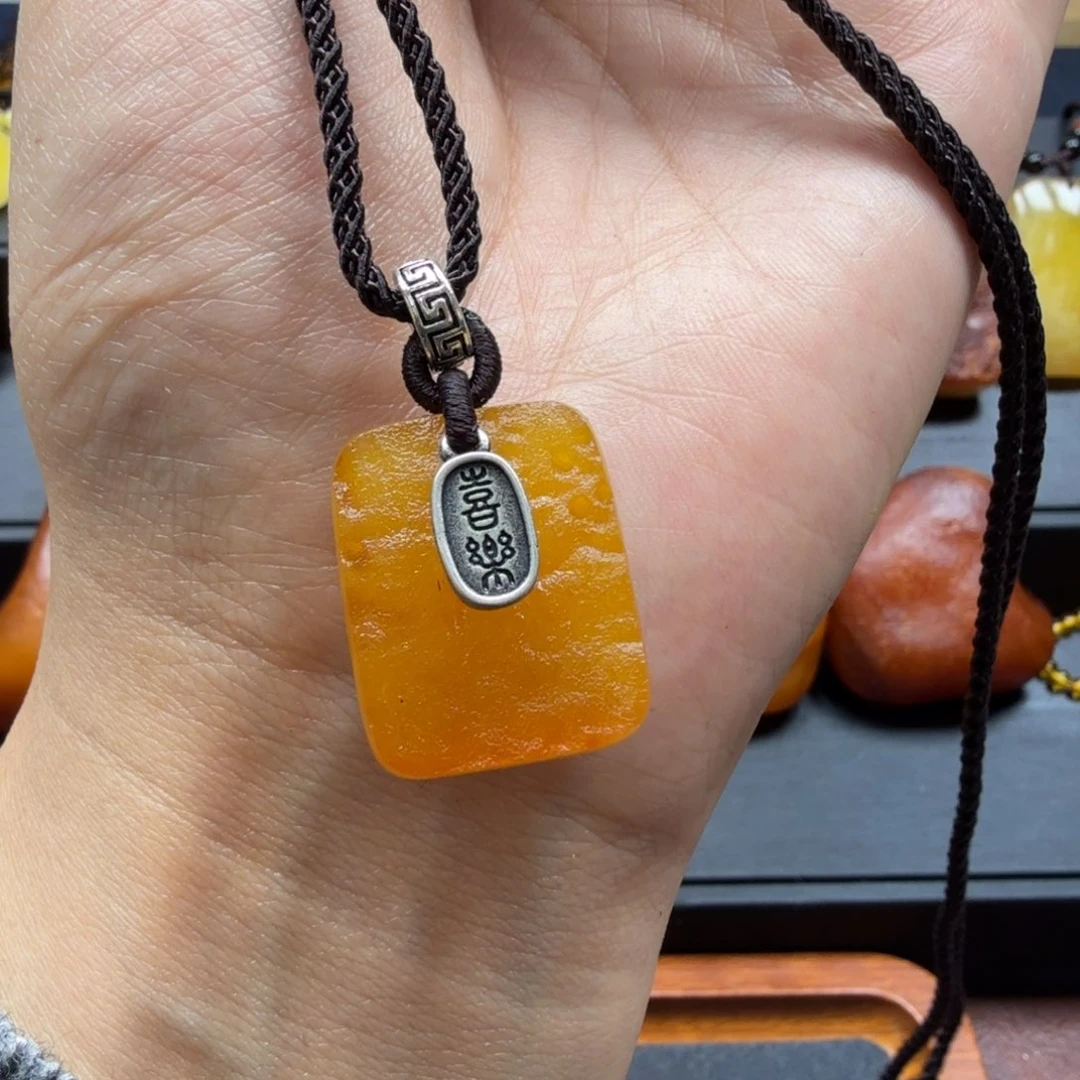 琥珀吊坠(赠链)未镶嵌