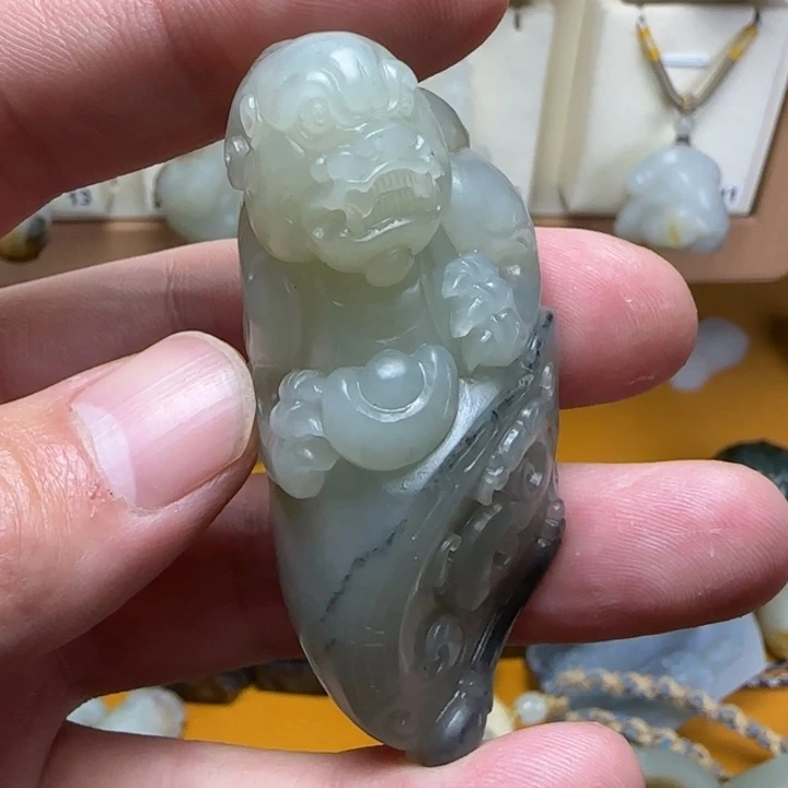 和田玉未镶嵌把件