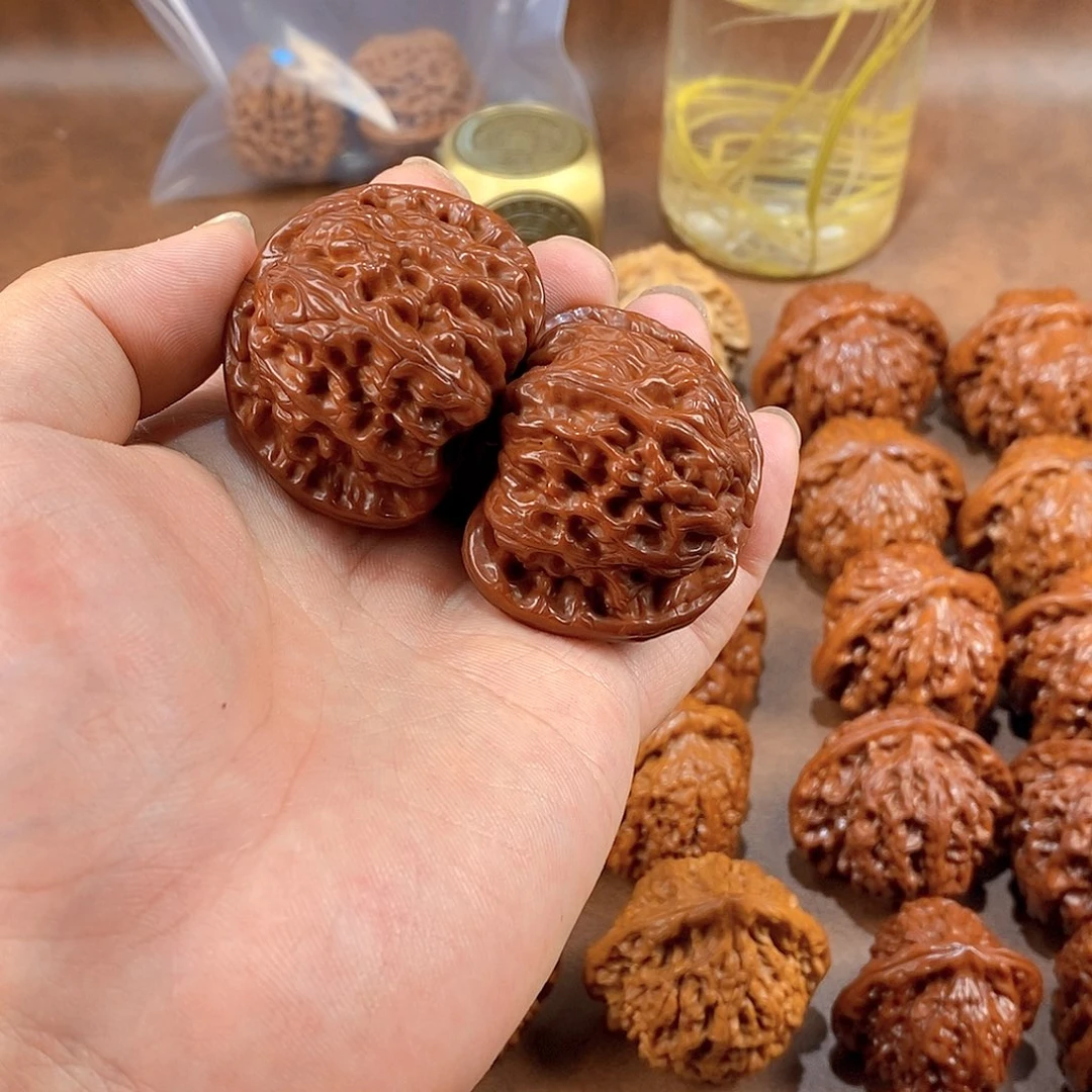 文玩核桃吊坠京**火白狮子44