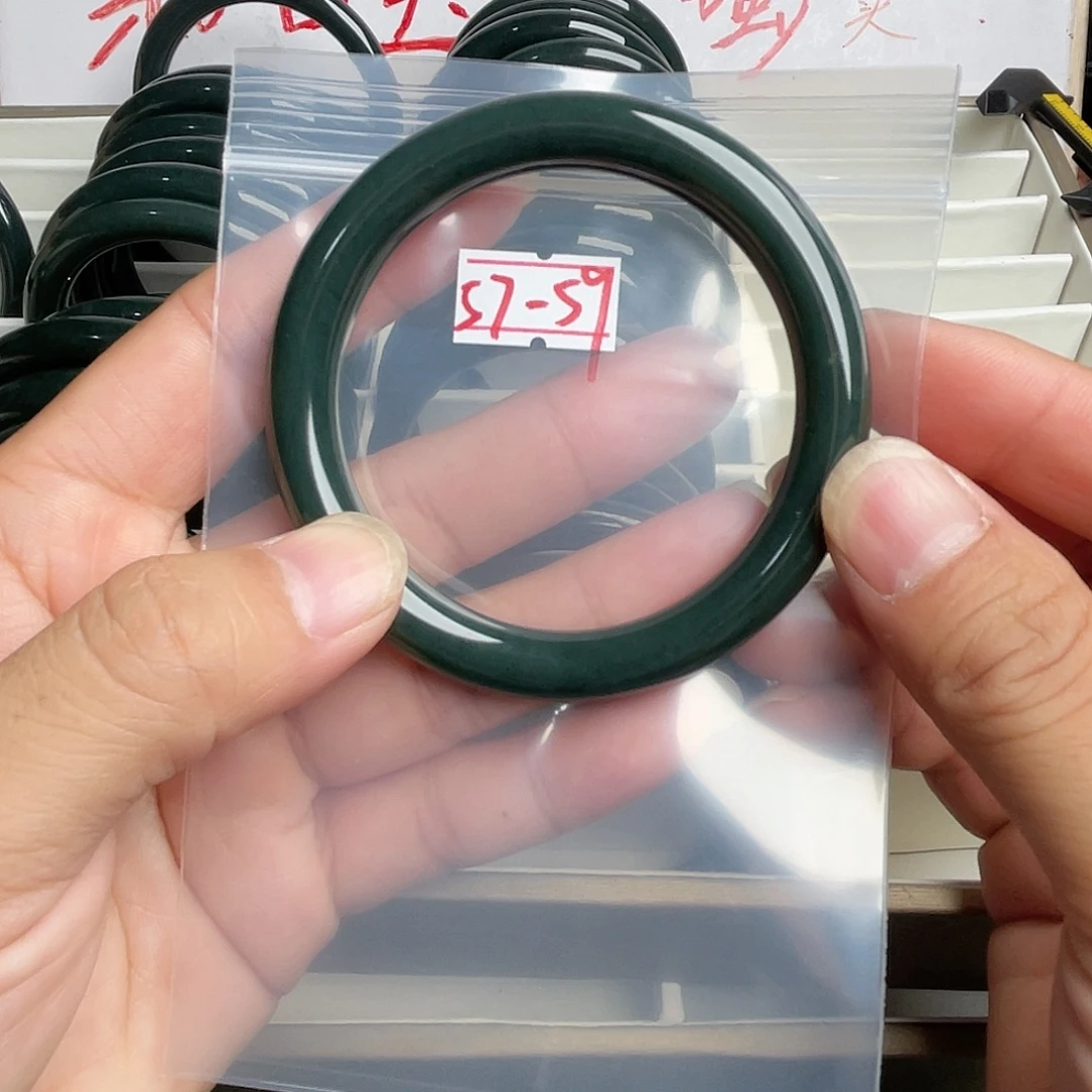 小***生未镶嵌手镯和田玉