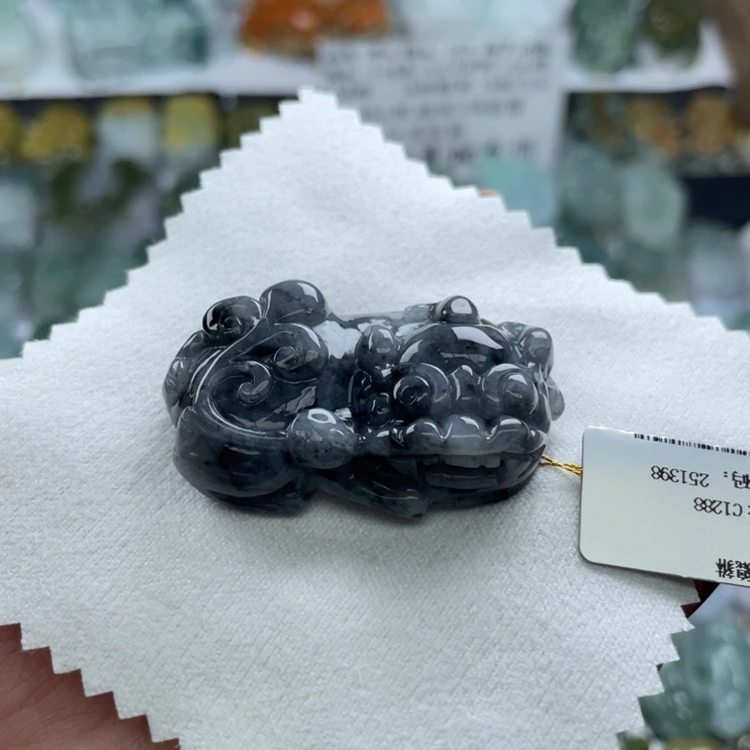 颈饰未镶嵌翡翠貔貅乌鸡