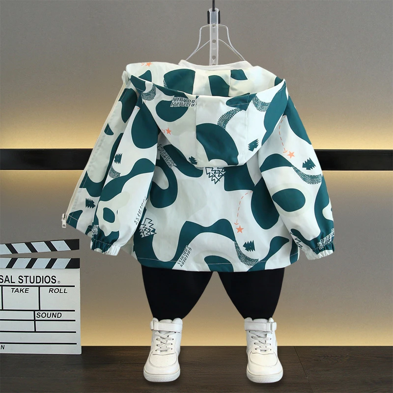 儿童秋季新品薄款休闲上衣男童韩版时尚印花连帽风衣百搭长袖外套