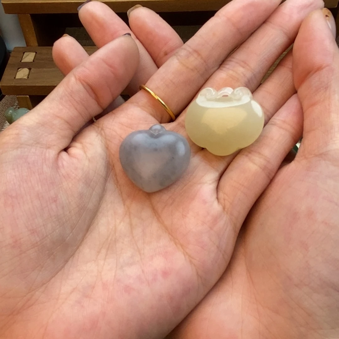 j***y和田玉未镶嵌颈饰