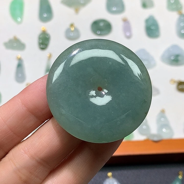 颈饰未镶嵌翡翠平安扣