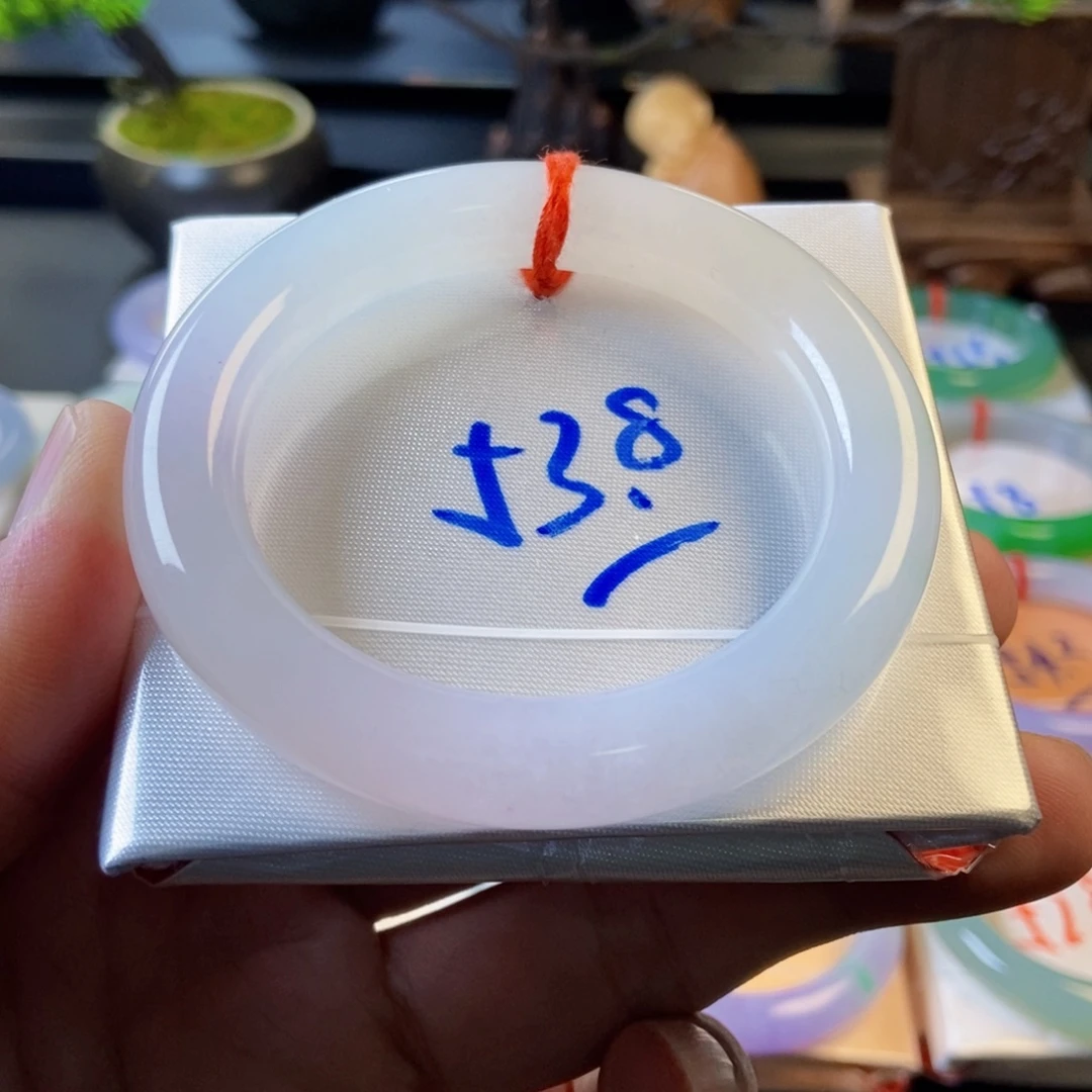 翡翠未镶嵌手镯12、冰胶圆条