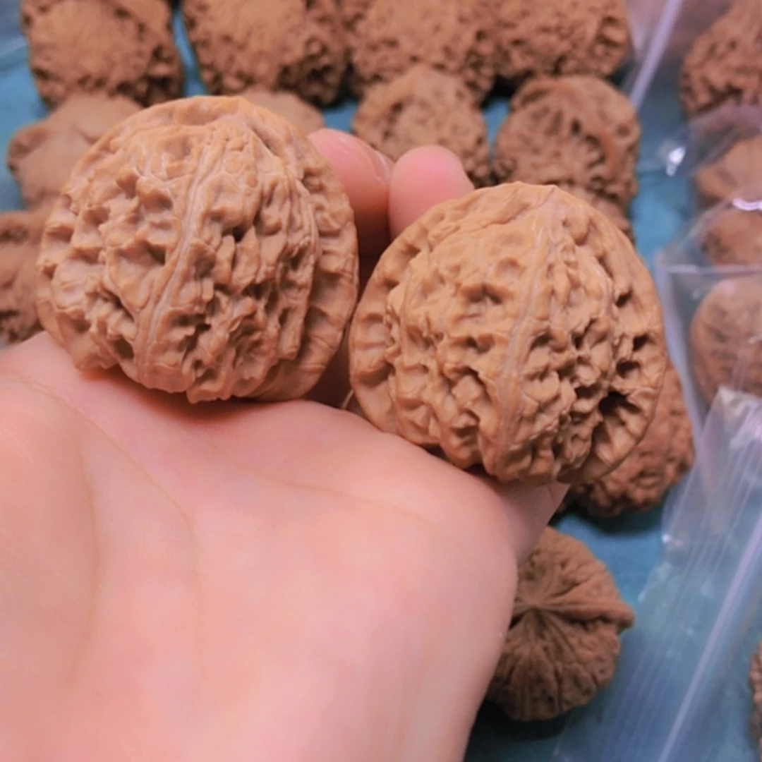【闪购商品】摆件核桃38.5白狮子修尖