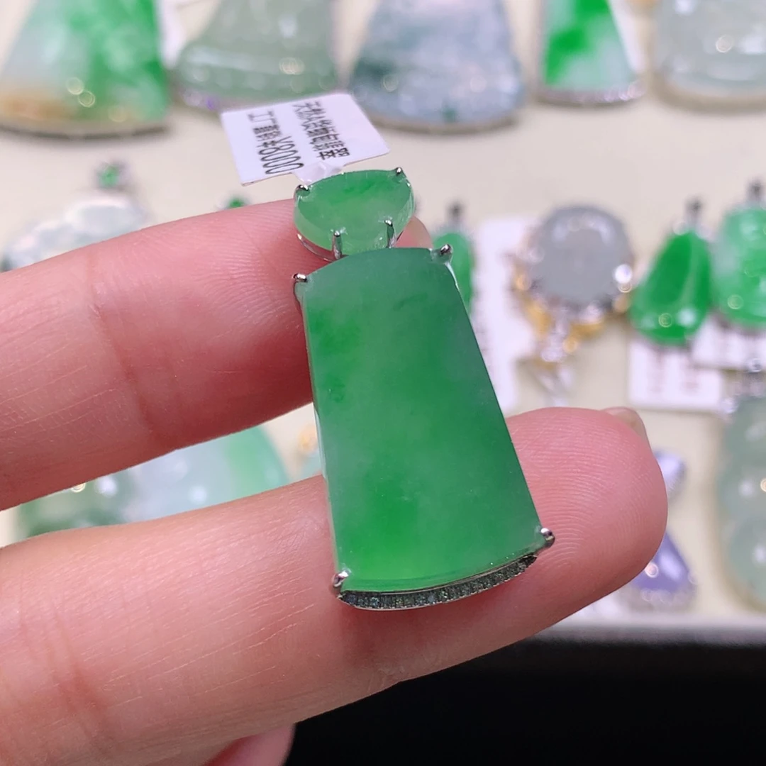 翡翠18K金镶嵌颈饰缅甸天然a货翡翠