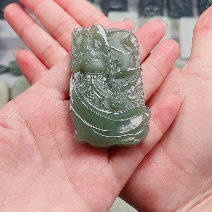 姓***谁颈饰未镶嵌和田玉