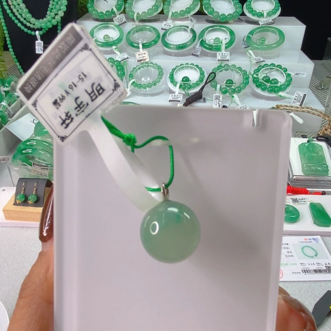 颈饰未镶嵌石英质玉