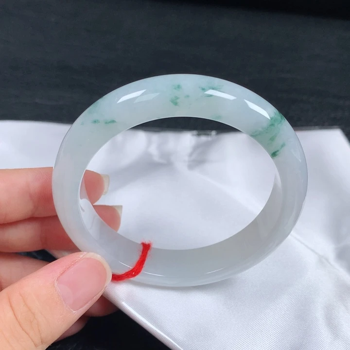 未镶嵌手镯翡翠。。