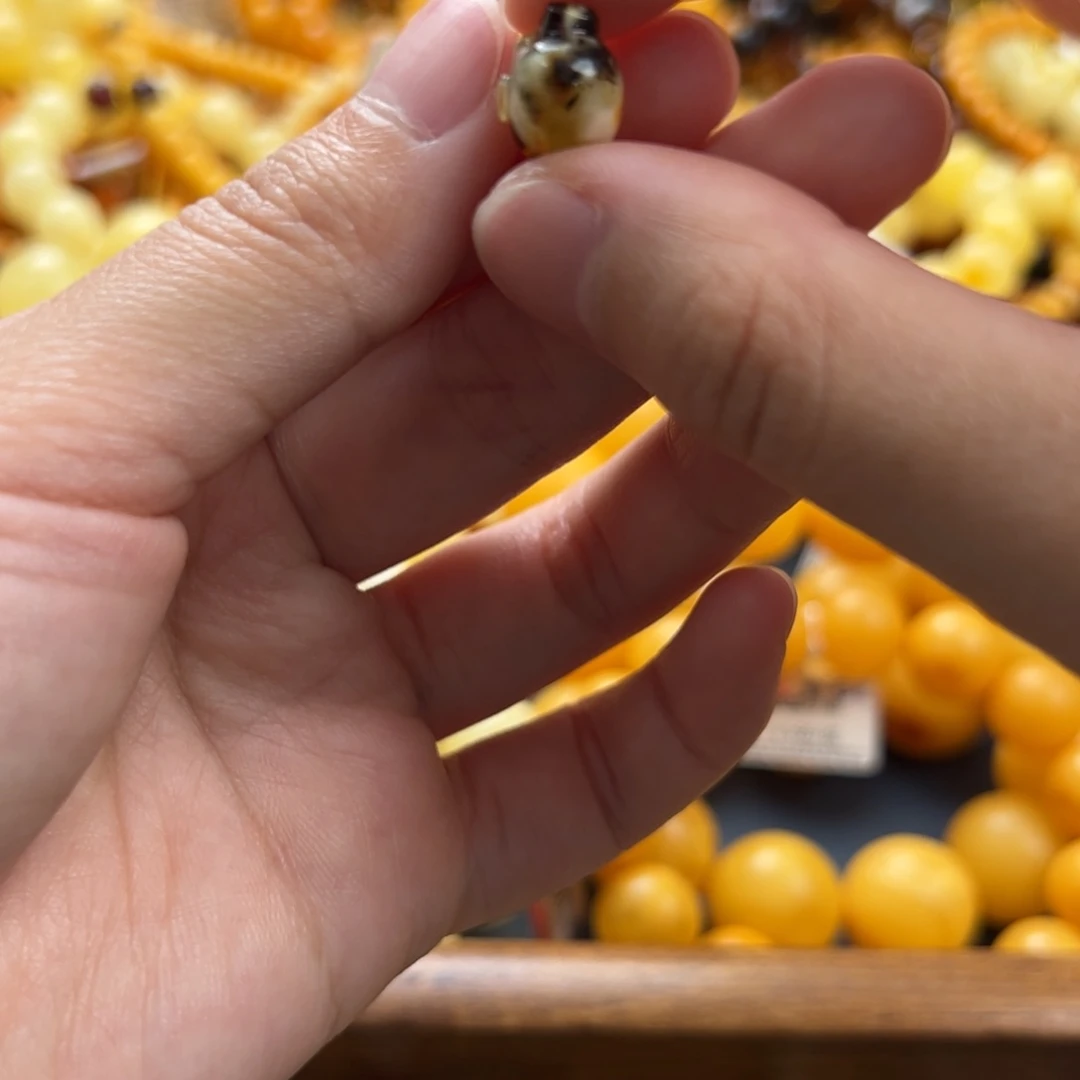 未镶嵌琥珀珠宝奇石