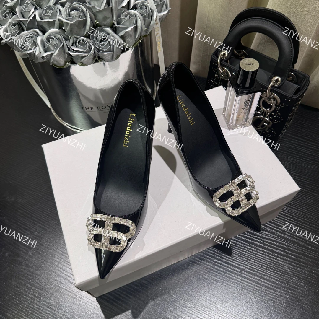 【柒七匠心】水钻双B扣高跟鞋女法式百搭尖头细跟名媛黑色漆皮单鞋