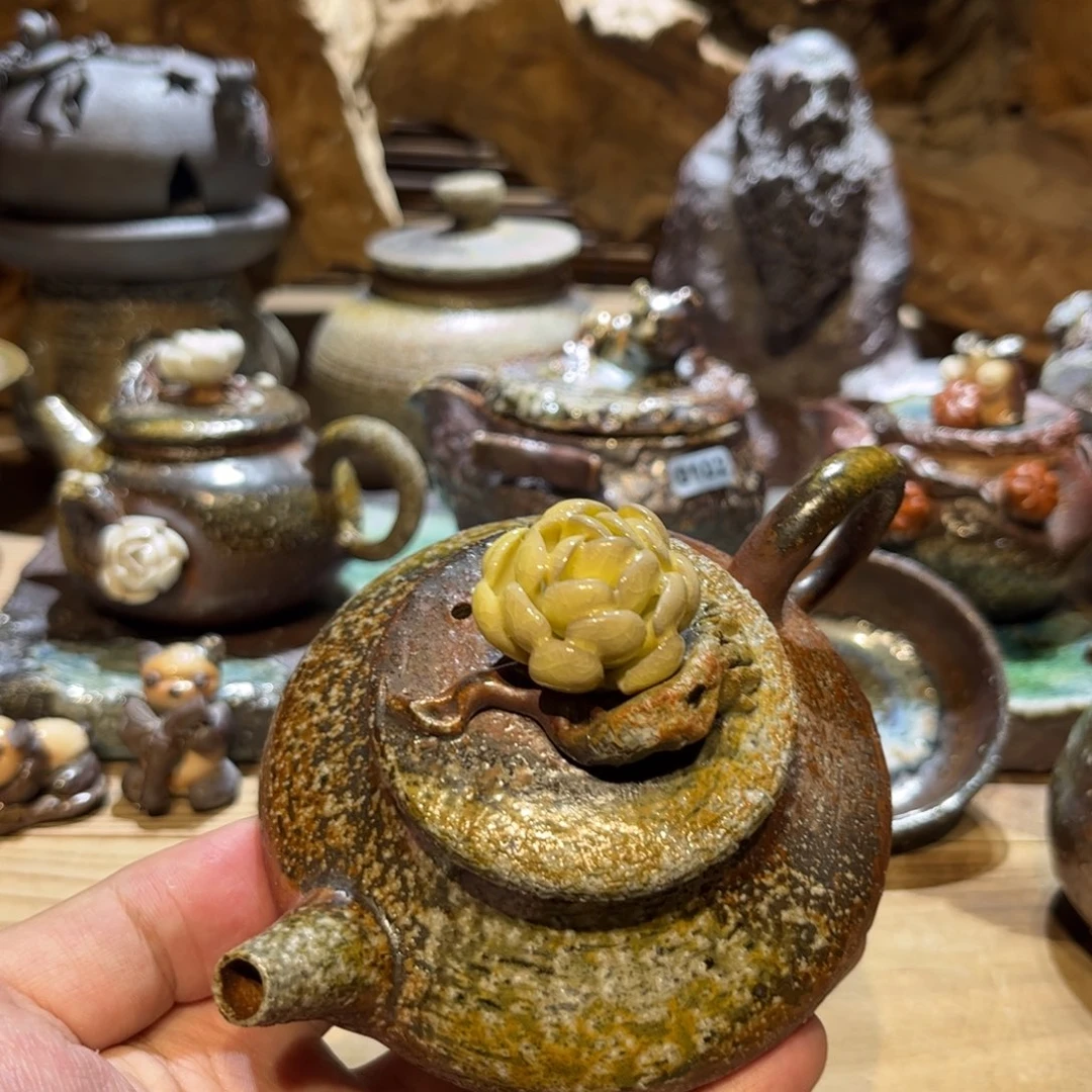 柴烧花壶。