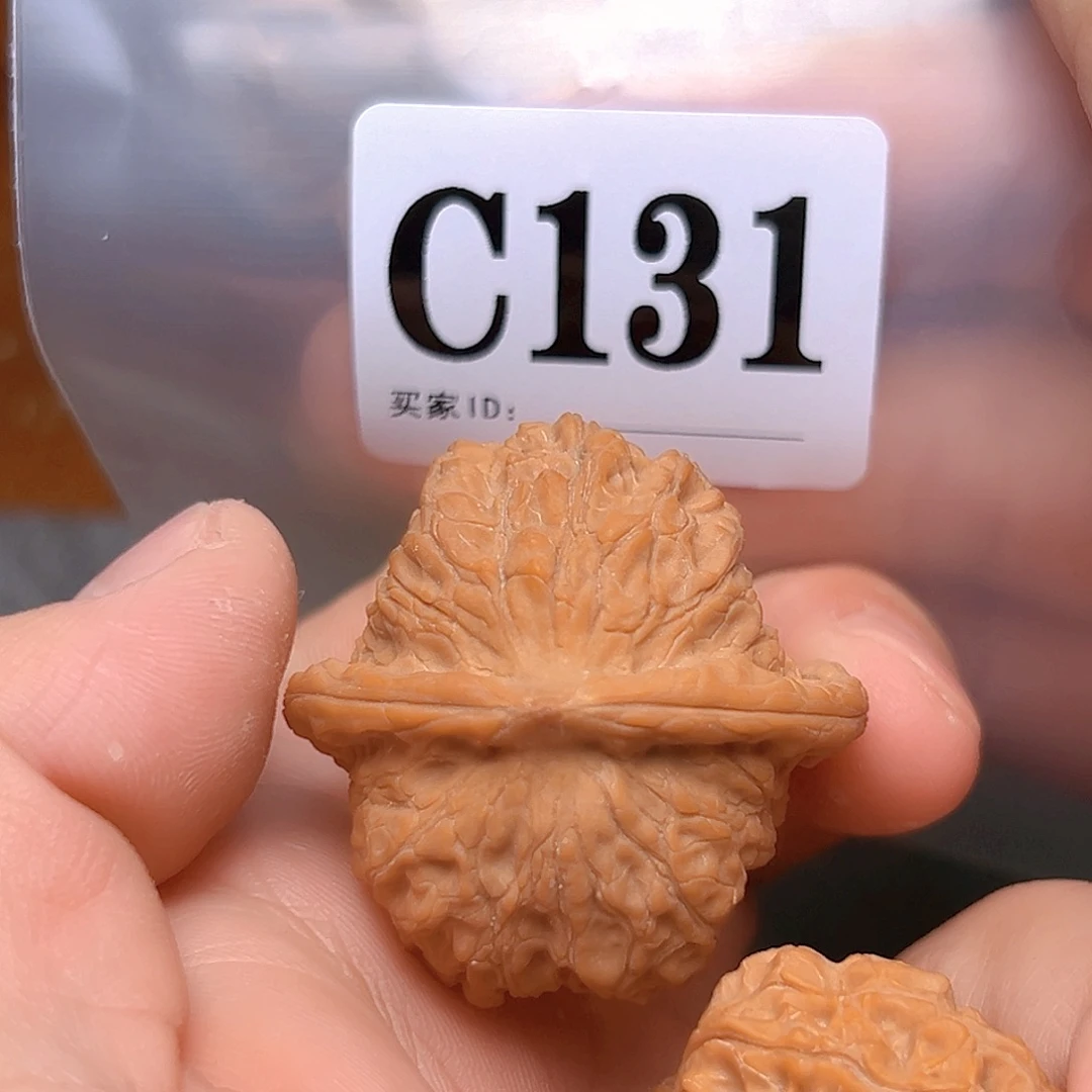 文玩核桃吊坠38血麒麟