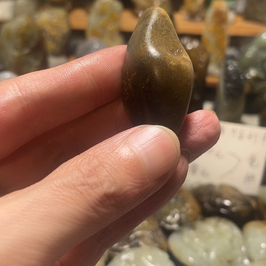 和田玉（子料）未镶嵌车挂中**哥