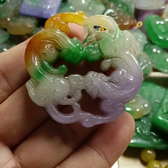 翡翠颈饰未镶嵌菩**音