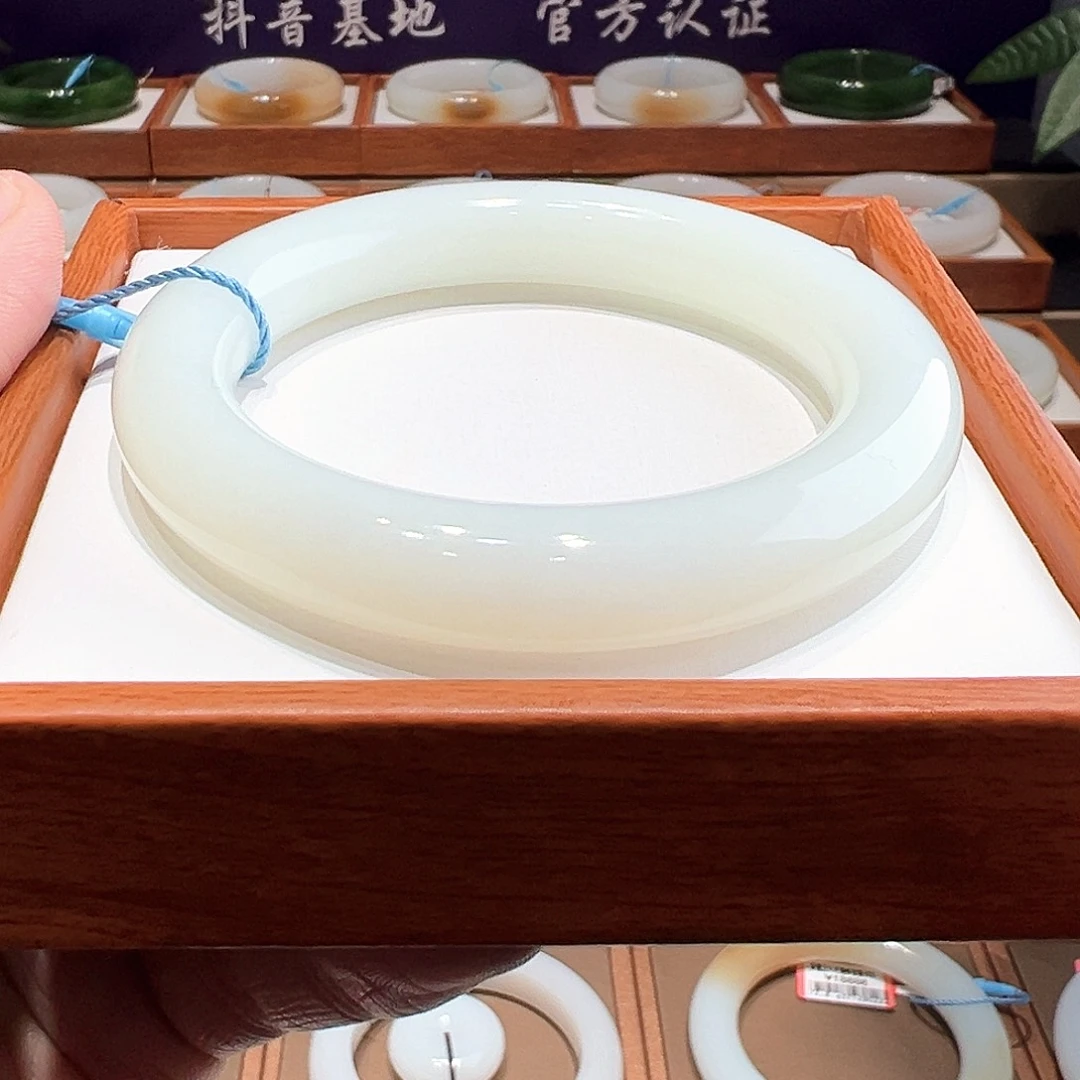 和田玉手镯56.57未镶嵌