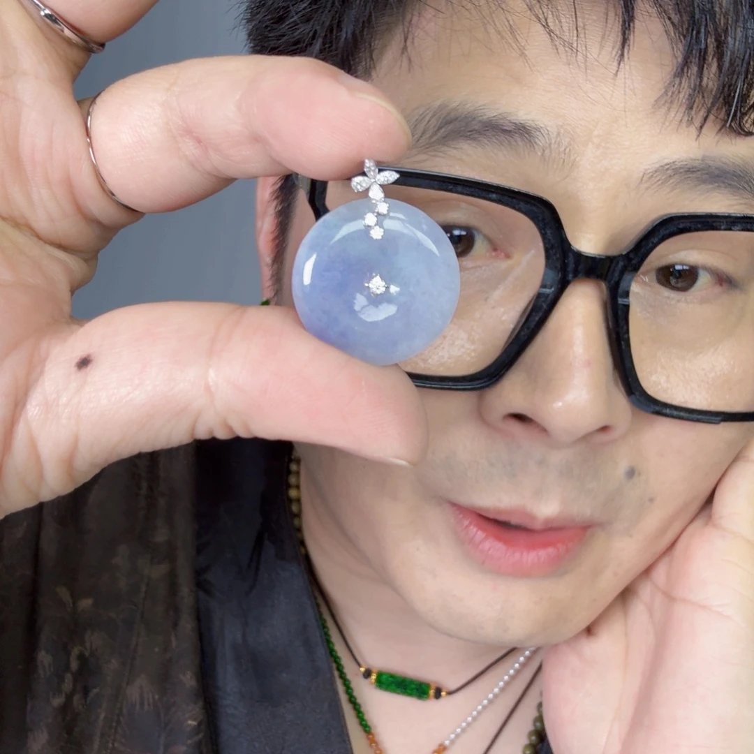 翡翠18K金镶嵌颈饰一件