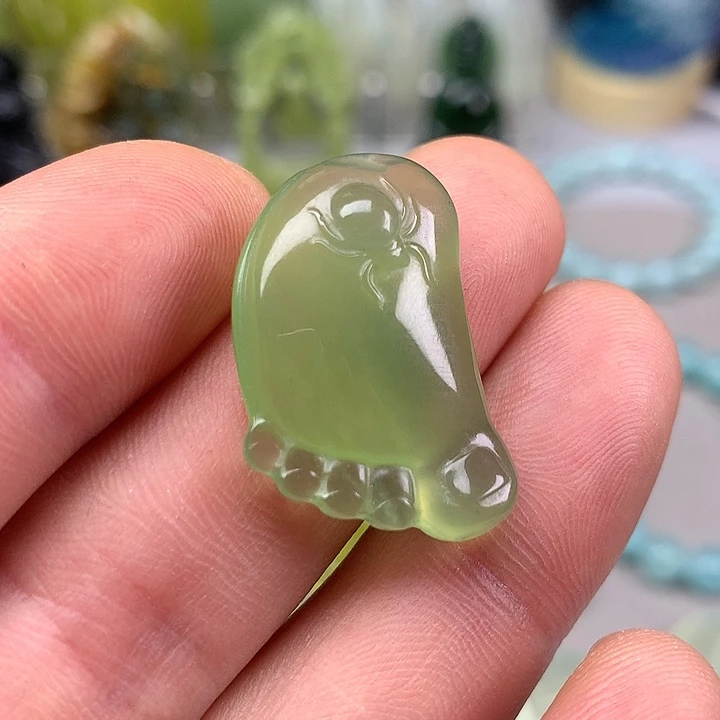 蛇纹石玉挂坠未镶嵌