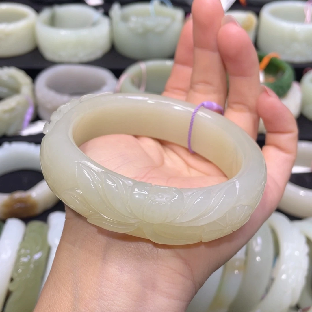 和田玉手镯未镶嵌59。 圈口62