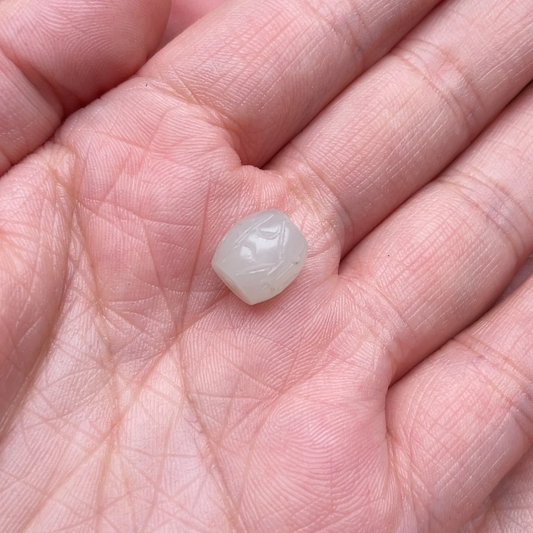 和田玉未镶嵌颈饰深**?桶珠小配饰