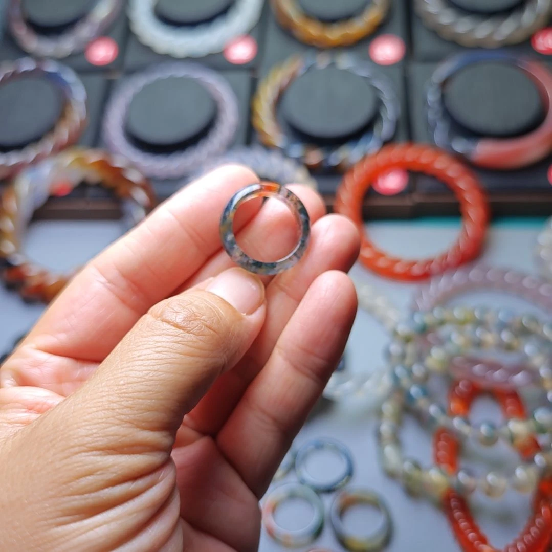 玛瑙/玉髓手镯未镶嵌静*格