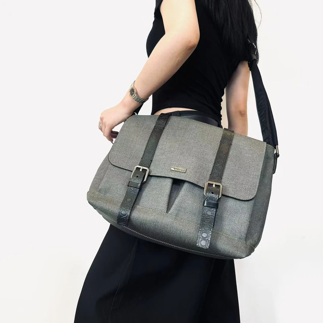 95新 FERRAGAMO/菲拉格慕 菲拉格慕翻盖单肩包 2506260066