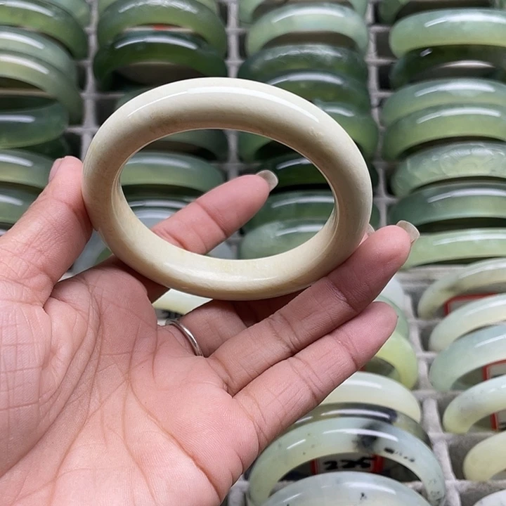 蛇纹石玉未镶嵌手镯230
